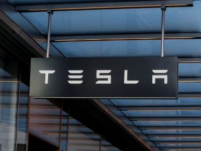 特斯拉(TSLA.US)10月中国产电动车交付量同比降5.3% 环比大降23%