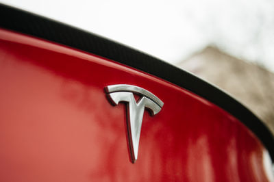 因軟體故障 特斯拉(TSLA.US)將在華召回近7.8萬輛國產車