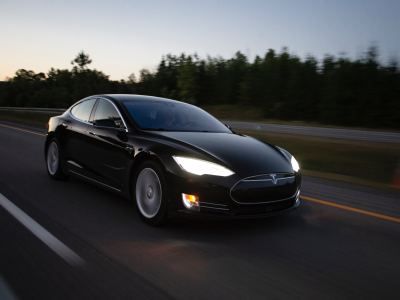 “智慧召喚”功能導致交通事故 美國監管機構將對特斯拉(TSLA.US)發起調查