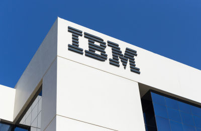 AI产品需求强劲 “蓝色巨人”IBM(IBM.US)Q4业绩、指引超预期