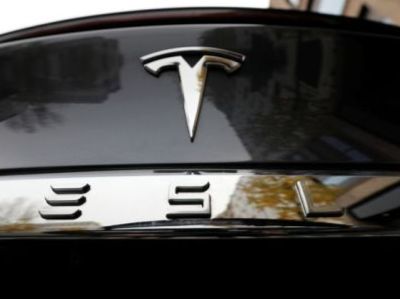 股价“自由落体”式崩跌40%！特斯拉(TSLA.US)跌出万亿俱乐部恐怕只是开始